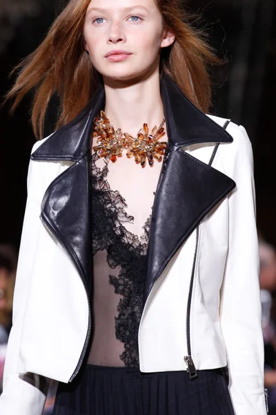 Look 29